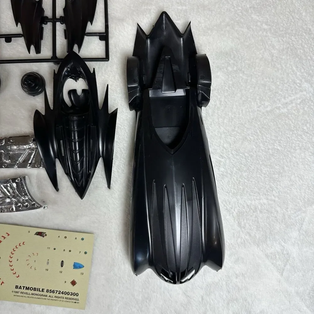 Revell‎ Monogram Batman & Robin Batmobile Model Kit 1:25 Scale 1997 Partial